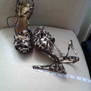 Heeled strappy sandal